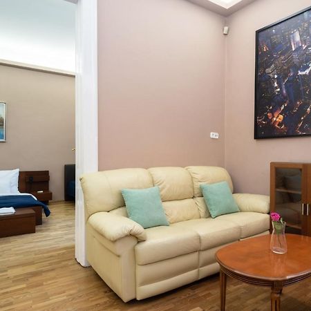 Kiraly Central Apartment With Free Parking And Ac Budapest Eksteriør billede
